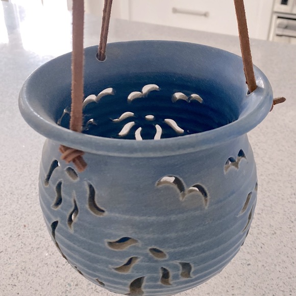Handmade blue pottery hanging planter - Picture 3 of 8